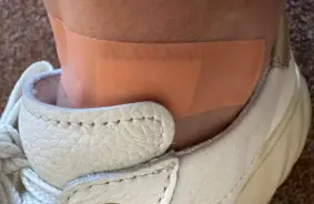 Plāksteri: farmaceita padomi daudzveidīgai lietošanai un izpratnei par mūsdienu medicīnas brīnumlīdzekļiem