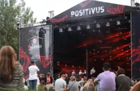 "Positivus" Atklāj Pilno Programmu un Uzstāšanās Laikus: Vasaras Kalendāra Kvēlākais Notikums Lucavsalā!