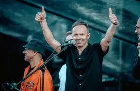 “Prāta Vētra” Ventspilī: Koncerts Reņķa dārzā bija “magnētisks” un pulcēja 12 tūkstošus fanu