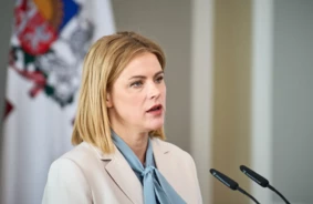 Premjere Evika Siliņa rosina iesaldēt valsts augstāko amatpersonu algas: solidaritāte un budžeta prioritātes