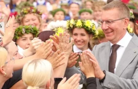 Prezidents Rinkēvičs: Aizvadītie Skolu jaunatnes dziesmu un deju svētki ir izdevušies triumfāli