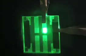 QLED paneļi ar "saules gaismu" – revolūcija viedtālruņu un datoru ekrānos