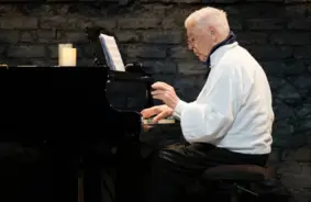 Raimonds Pauls iecelts par Triju Zvaigžņu ordeņa pirmās šķiras kavalieri