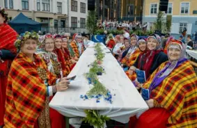 Rīga Dzīvo Valodas Melodijās: Starptautiskais Folkloras Festivāls “Baltica 2025” Aizrauj ar Tradīciju Spēku