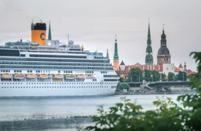 Rīga Gatava Viesiem: Jūlijs Kļūst par Gada Spilgtāko Kruīzu Mēnesi ar 22 Kuģu Vizītēm!