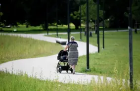 Rīgā Stājas Spēkā Revolucionāras Izmaiņas Bērna Piedzimšanas Pabalstā: Kas Jāzina Jaunajiem Vecākiem no 1. Jūlija?