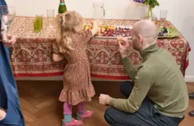 Rīgā atklās intriģējošu izstādi "Ir laiks": LMA studentu ilustrācijas aicina ienirt laika labirintos un jaunrades procesā