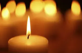 Rīgā dzīvoklī atrasti divi miruši cilvēki; viena nāve saistīta ar šautu brūci