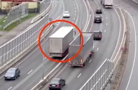 Rīgā kravas auto uz Austrumu maģistrāles apmaldās un iebrauc pretējā joslā