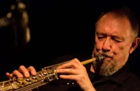 Rīgā sācies "Skaņu mežs": pasaules zvaigznes un avangarda meistari satiekas eksperimentālās mūzikas svētkos