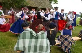 Rīga šodien iedzīvosies folkloras ritmos: XIII Skolu jaunatnes dziesmu un deju svētki godina latvisko mantojumu