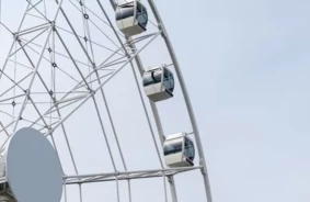 Rīgas Panorāmas Rats “Riga Rise” Pārsteidz ar Pagarīninātu Vasaras Darba Laiku – Iemūžini Saulrietus un Pilsētas Burvību ilgāk!