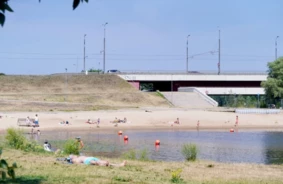 Rīgas Peldvietās Vasaras Veldze Jāgaida: Ūdens Temperatūra Joprojām Dzestra (+16 – +18°C)
