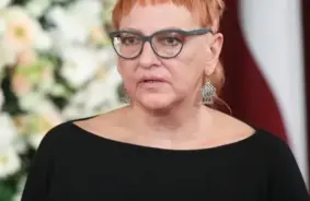 Rīgas domes lēmums satricina kultūras sabiedrību: Rakstniecei Gundegai Repšei draud izlikšana no mājokļa pēc vairāk nekā 20 gadiem