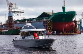 Rīgas ostā uzbūvēts unikāls daudzfunkcionāls ostas servisa kuteris