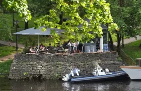 Rīgu Pārņēmis Elpu Aizraujošs Karstuma Vilnis: +32,4°C un Dzīvesprieks Pilsētas Ielās