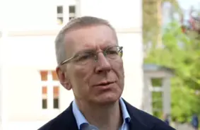 Rinkēvičs Aicina Izvērtēt Integrācijas Programmas: Vai Latvija Ceļā uz Patiesu Saliedētību?