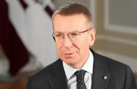 Rinkēvičs Aicina Uz Sāpīgu Pārvaldības Pārskatīšanu: Cīņa Par Valsts Maciņu un Efektivitāti