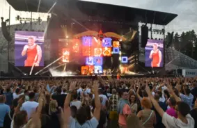 Robija Viljamsa Koncerta Rūgtā Pēcgarša: “Vienkārši Klauni!” Rīgas Transporta Fiasko Dēļ