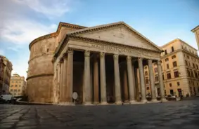 Romā, krītot no Panteona, iet bojā tūrists no Japānas