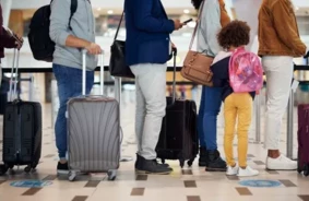 Ryanair Jaunā Stratēģija: Vai darbinieku prēmijas par pārmērīgu rokas bagāžu mainīs ceļošanas paradumus?