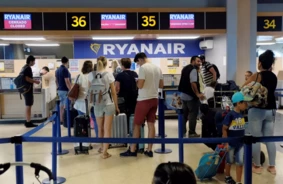 Ryanair Pārsteidz Pasažierus: Lielāka Bezmaksas Rokas Bagāža Kļūs par Realitāti!
