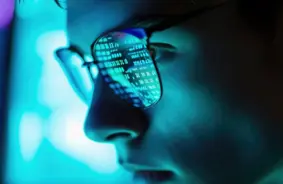 Saeima pieņem vēsturisku likumu: nosaka regulējumu mākslīgajam intelektam un digitālai noturībai finanšu tirgū