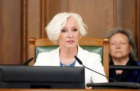 Saeimas Priekšsēdētāja Daiga Mieriņa: Rosļikova stila "Izgājieni" Nepieļaujami – Kā Pasargāt Parlamenta Cieņu Nākotnē?