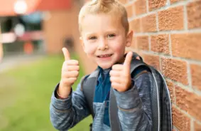 Sagatavo skolēna aptieciņu: farmaceita ieteikumi veselīgam un drošam mācību gadam