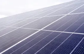 Saldus novadā top viens no modernākajiem saules parkiem Latvijā ar vērienīgu finansējumu