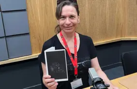 Sanitas Rībenas debijas dzejas krājums «Kaķe» – autentiski mirkļa tvērumi ar deviņām dzīvībām