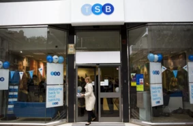 Santander Pārņem TSB: Milzu Iegāde Pārveido Lielbritānijas Banku Ainavu un Ietekmē Darbavietas