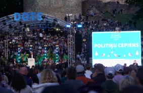 Sarunu Festivāls LAMPA noslēdzies ar "Politiķu cepienu": Humors kā Demokrātijas Sirdspuksts Cēsīs