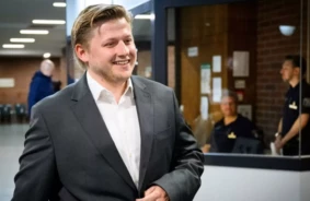 Satīra pret apsūdzību: vācu mākslinieks El Hotzo attaisnots lietā par Trampa izsmiešanu