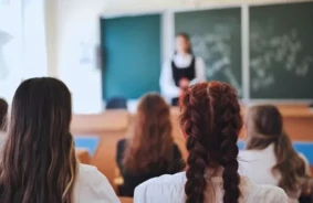Satraucošie dati: tūkstošiem bērnu Latvijā neapmeklē skolu, vēl teju 11 000 mācās ārvalstīs