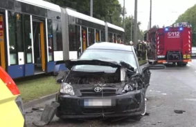 Satriecoša Sadursme Rīgā: Auto Ietriecas Tramvajā Brīvības Gatvē, Cietusī Pārsteidz Ar Rīcību