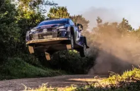 Sebastjans Ožjē triumfē Paragvajas WRC rallijā pēc Rovanperas drāmas – čempionāta cīņa uzkarst
