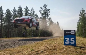 Sensacionāls lēciens un meistarība: Sesks un Francis pārsteidz Somijas WRC rallija Ruhimaki ātrumposmā