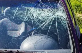 Sestdienas drūmā bilance: 22 cietušie un 11 dzērājšoferi uz Latvijas ceļiem