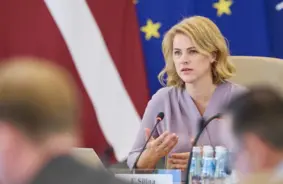 Siliņa aicina atteikties no naudas balvām un mazināt piemaksas valsts pārvaldē – taupības ēra sākusies?