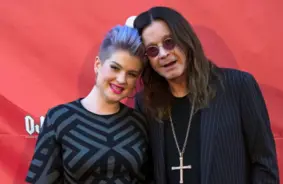 Sirdsāpes rokera ģimenē: Ozija Osborna aiziešana atstāj Kelliju bez labākā drauga