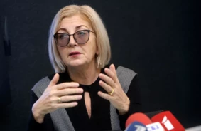 Skaidrīte Ābrama Izvēlas Neatkarības Ceļu: Politisks Lūzums un Koalīcijas Trauslais Vairākums Saeimā