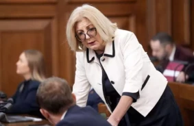 Skaidrītes Ābramas Aiziešana: Vai Koalīcijas Trauslais Kuģis Spēs Noturēties Politiskās Vētrās?