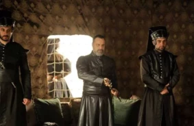 Skandāls Turcijas zvaigžņu aprindās: Ozans Guvens no “Lieliskā gadsimta” notiesāts par tīšu miesas bojājumu nodarīšanu
