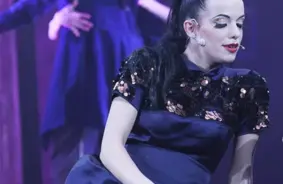 Skatītāju Sajūsma un Kritiķu Atzinība: Agnese Jēkabsone – Labākā Liepājas Teātra Aktrise 118. Sezonā, "Rītausma Vakaros" – Mīļākā Izrāde