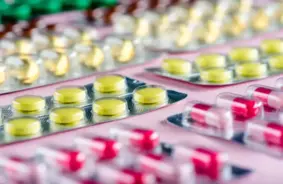 Slimnīcās kritiski trūkst zāļu ārkārtas situācijām: vai Latvija ir gatava krīzei?