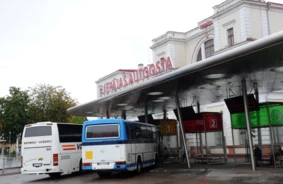 Šoferu trūkuma dēļ Liepājā svētdien atcelti 14 autobusu reisi