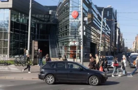 Šokējoša laupīšana Rīgas lombardā: Pārdevējai uzlej benzīnu, nozog rotaslietas, aizdomās turētais aizturēts