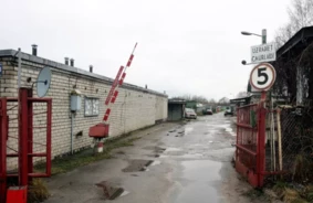 Šokējošs Atklājums Sarkandaugavā: Pieci Kilogrami Nāvējošā Fentanila un Ieroči Noved Pie Krimināllietas Tiesā