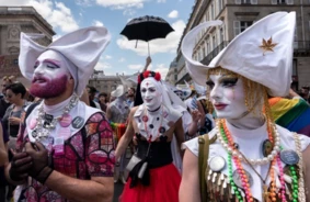 Spītējot Aizliegumam: Desmitiem Tūkstošu Maršē Budapeštas Praida Gājienā par LGBT Tiesībām